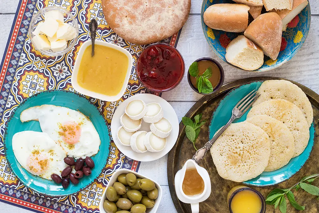 Colazione marocchina servita dopo il volo in mongolfiera